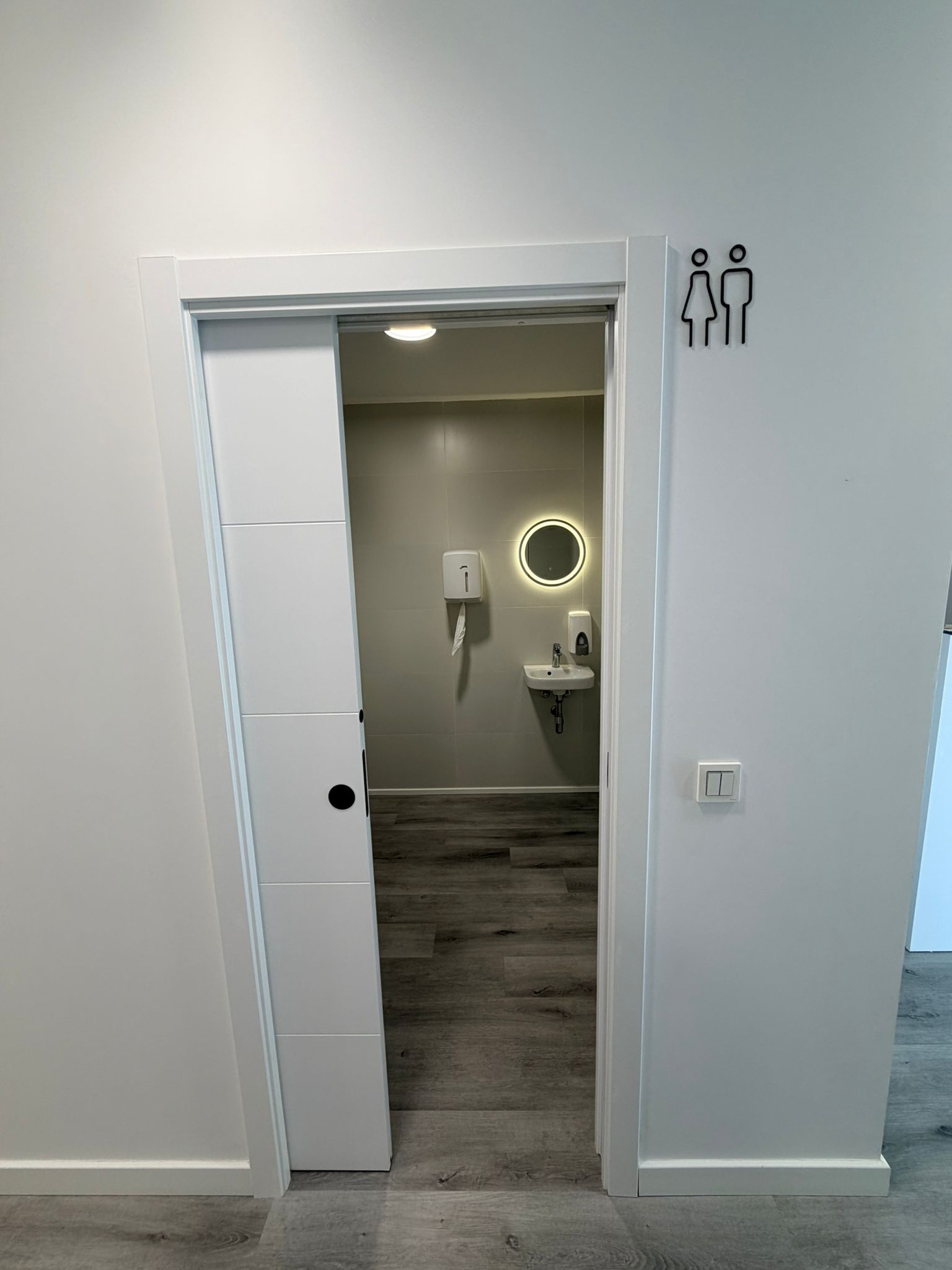 Acceso al aseo de la clínica